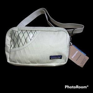 NWT Stand Up Belt Bag Fanny Pack in Pelican Khaki Tan